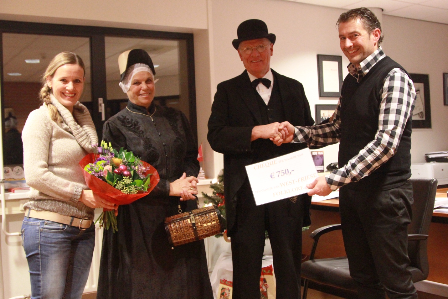 Strogoff schenkt Folklore €750,=.