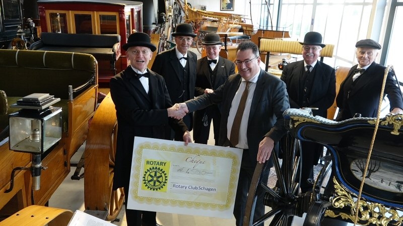 Cheque van de Rotary.